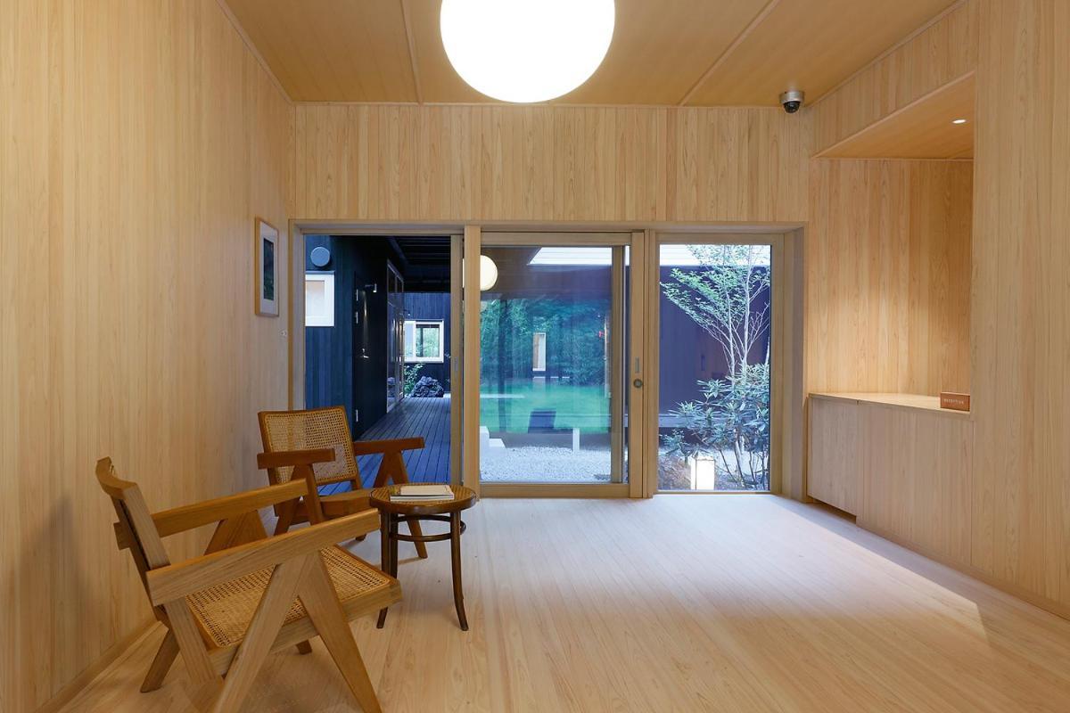 ホテル Shishi-Iwa-House 軽井沢町 エクステリア 写真