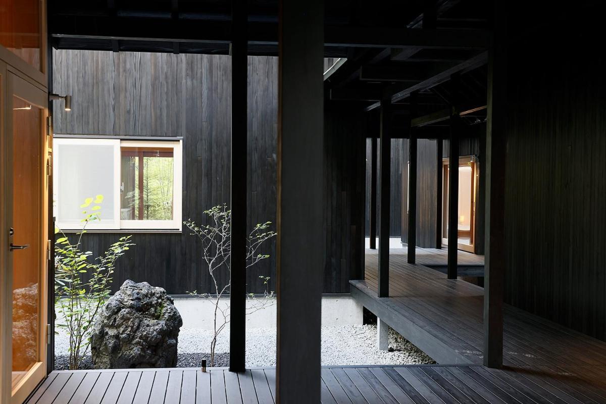 ホテル Shishi-Iwa-House 軽井沢町 エクステリア 写真